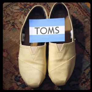 Toms slip ons